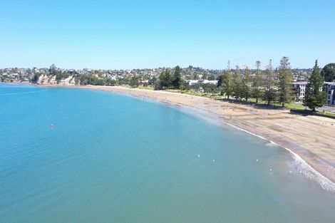 Photo of property in 1/28 Manly Esplanade, Browns Bay, Auckland, 0630