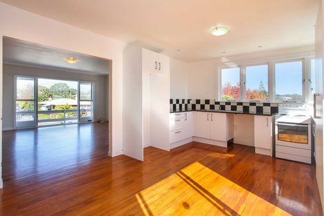 Photo of property in 29 Sylvan Crescent, Te Atatu South, Auckland, 0610