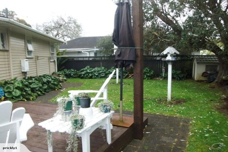 Photo of property in 2 Taupo Street, Green Bay, Auckland, 0604