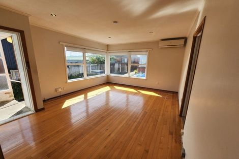 Photo of property in 3/87 Lake Road, Belmont, Auckland, 0622
