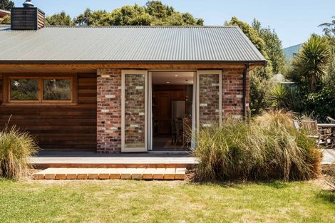 Photo of property in 6a Hereweka Street, Portobello, Dunedin, 9014