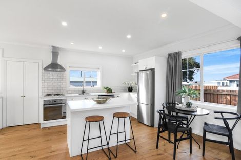 Photo of property in 27 Isadore Road, Saint Clair, Dunedin, 9012