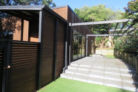 Photo of property in 2 Ebrington Place, Strandon, New Plymouth, 4312