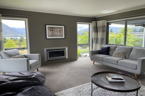 Photo of property in 16 Forest Heights, Wanaka, 9305