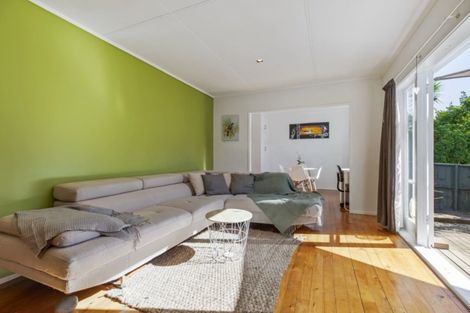 Photo of property in 1/615 Swanson Road, Swanson, Auckland, 0612