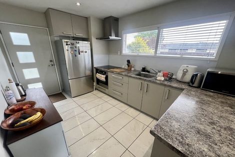 Photo of property in 2/5 Sarabande Avenue, Redwood, Christchurch, 8051