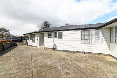 Photo of property in 92 Apollo Parade, Milson, Palmerston North, 4414