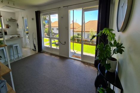 Photo of property in 46 Exmouth Road, Northcote, Auckland, 0627