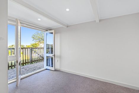 Photo of property in 81 Tiri Road, Tindalls Beach, Whangaparaoa, 0930
