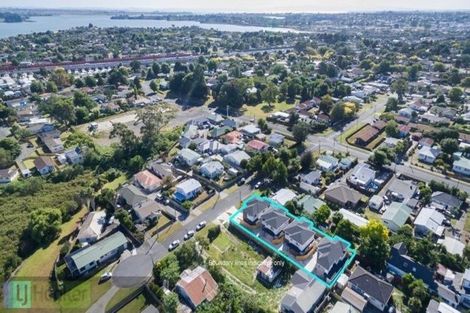 Photo of property in 7b Waiari Road, Conifer Grove, Takanini, 2112