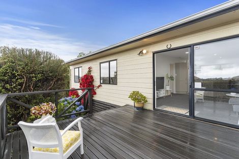 Photo of property in 2/23 Heathglen Place, Bayview, Auckland, 0629