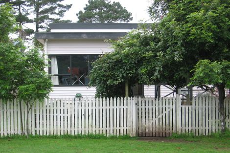 Photo of property in 17 Knox Road, Swanson, Auckland, 0612
