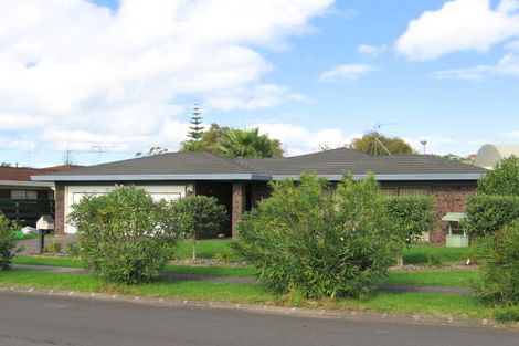 Photo of property in 27 Vivian Wilson Drive, Eastern Beach, Auckland, 2012