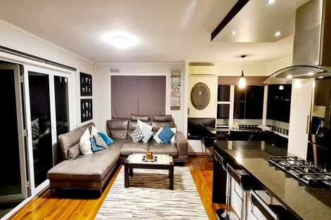 Photo of property in 2/100 Manuka Road, Bayview, Auckland, 0629