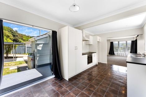 Photo of property in 33 Cleland Crescent, Naenae, Lower Hutt, 5011