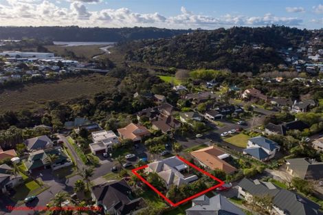 Photo of property in 10 Stephanie Close, Glenfield, Auckland, 0629