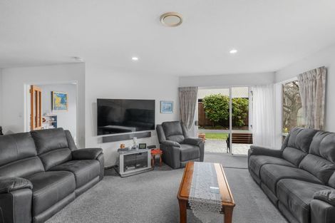 Photo of property in 18 Claverley Gardens, Avonhead, Christchurch, 8042