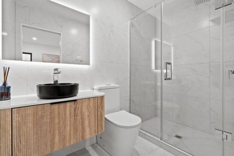 Photo of property in 1/32 Tapuwae Way, Mangere Bridge, 2022