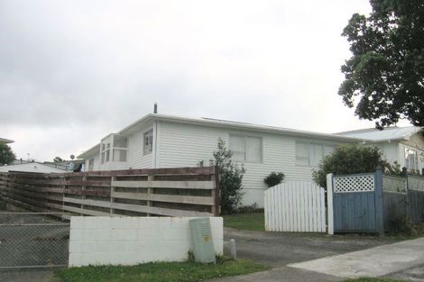 Photo of property in 19 Akaroa Drive, Maupuia, Wellington, 6022