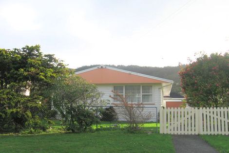 Photo of property in 1a Findlay Street, Tawa, Wellington, 5028