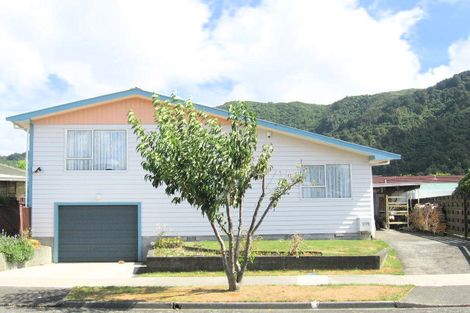 Photo of property in 5 Camden Road, Totara Park, Upper Hutt, 5018