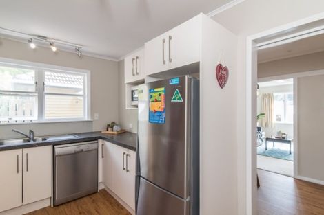 Photo of property in 49 Kiwi Crescent, Tawa, Wellington, 5028