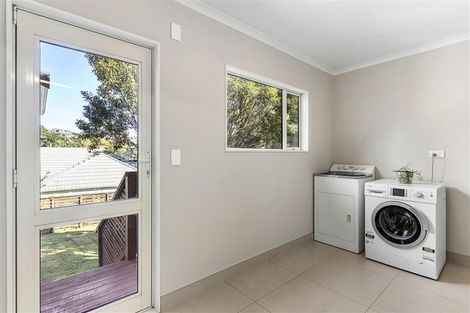Photo of property in 3 Rosella Place, Murrays Bay, Auckland, 0630