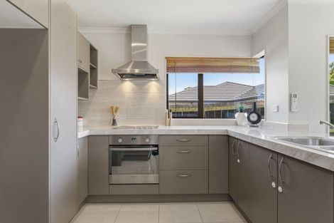 Photo of property in 25a Mcinnes Road, Weymouth, Auckland, 2103