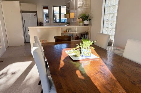 Photo of property in 2/28 Derby Street, St Albans, Christchurch, 8014