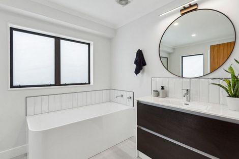 Photo of property in 36 Eruini Street, Waikanae Beach, Waikanae, 5036