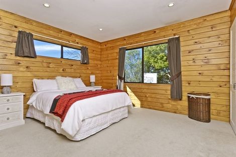 Photo of property in 12 Thalia Place, Totara Vale, Auckland, 0629