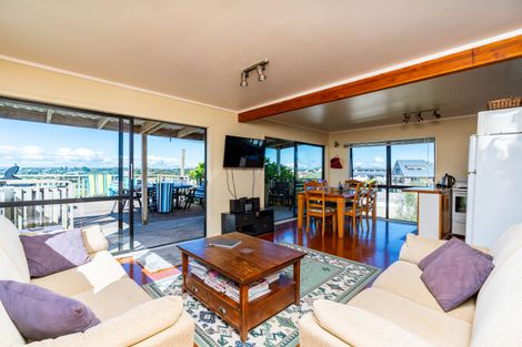 Photo of property in 52 Cullen Street, Mangawhai Heads, Mangawhai, 0505