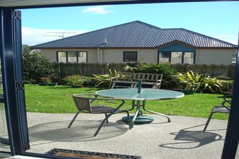 Photo of property in 3 Vicente Place, Oteha, Auckland, 0632