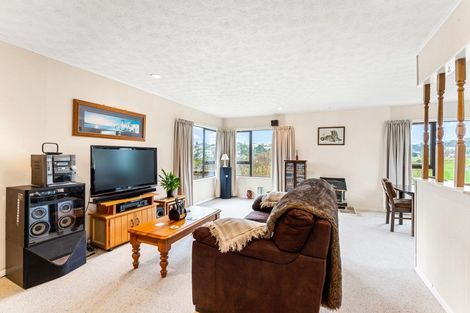 Photo of property in 10 Albatross Close, Whitby, Porirua, 5024