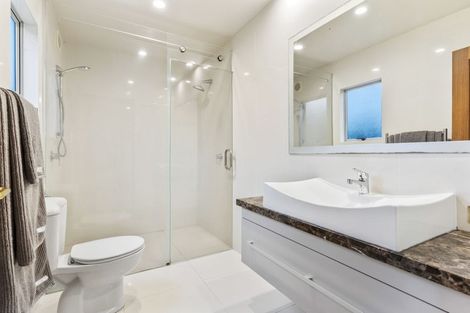 Photo of property in 1/94 Kitchener Road, Milford, Auckland, 0620