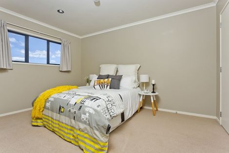 Photo of property in 95 Fields Parade, Oteha, Auckland, 0632