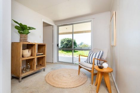 Photo of property in 233 Clifton Road, Te Awanga, 4102
