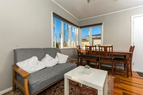 Photo of property in 50 Hobsonville Road, West Harbour, Auckland, 0618