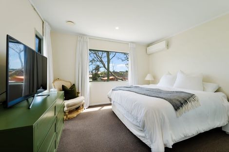 Photo of property in 33 Woodford Avenue, Henderson, Auckland, 0610