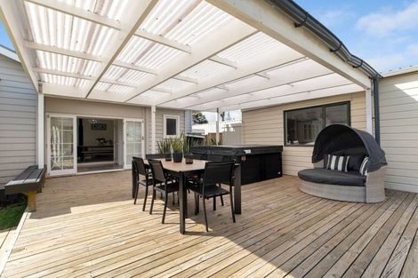 Photo of property in 6 Sandspit Road, Waiuku, 2123