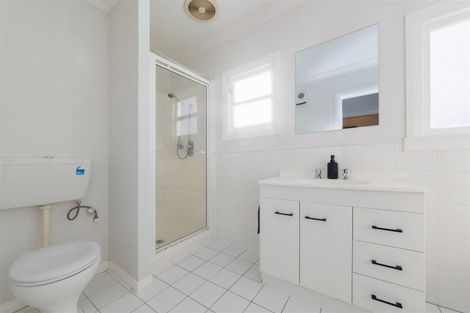 Photo of property in 41 Pahiatua Street, Hokowhitu, Palmerston North, 4410