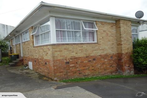 Photo of property in 2/17 View Road, Glenfield, Auckland, 0627