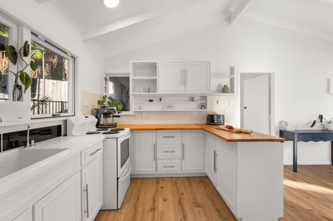 Photo of property in 33 Milton Terrace, Picton, 7220