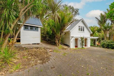 Photo of property in 209 Motutara Road, Muriwai, Waimauku, 0881