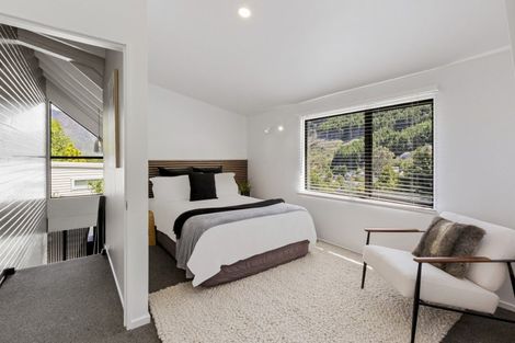 Photo of property in 6 Mackinnon Terrace, Sunshine Bay, Queenstown, 9300
