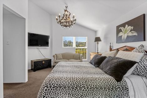 Photo of property in 1/19 Heathcote Road, Castor Bay, Auckland, 0620