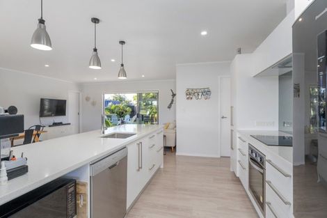 Photo of property in 127 The Fairway, Matarangi, Whitianga, 3592