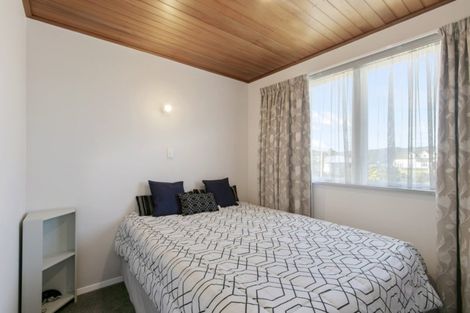 Photo of property in 12-12a Singers Road, Korokoro, Lower Hutt, 5012
