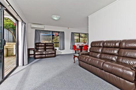 Photo of property in 1/1 Cheval Drive, Totara Vale, Auckland, 0629