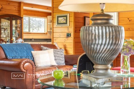 Photo of property in 1 Bathurst Street, Silverstream, Upper Hutt, 5019